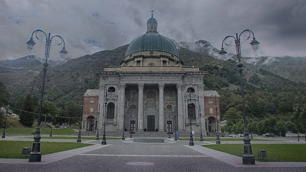Sanctuaire et Mont acré d'Oropa en Italie