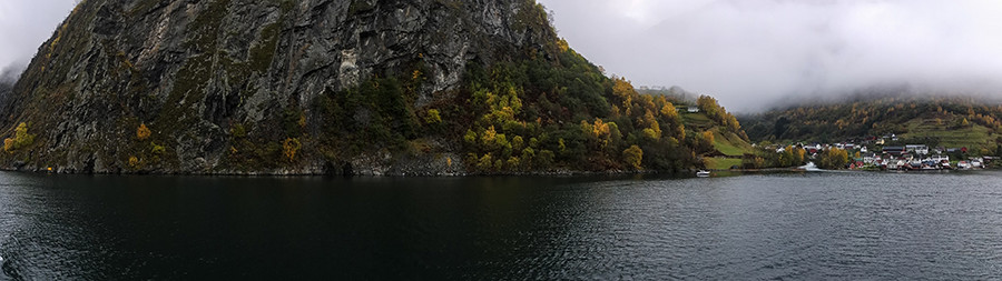 panoramique en croisière sur le Nærøyfjord norvege